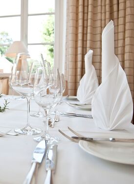 Aufgestellte Servietten für einen besonderes Bankett