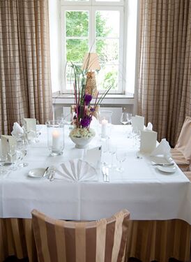 Raum Maximilian von Westerholt Gysenberg mit beiger Farbgestaltung